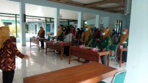 PEMERINTAH KALURAHAN SUMBERRAHAYU KUMANDANGKAN LAGU KEBANGSAAN INDONESIA RAYA SETIAP PAGI HARI