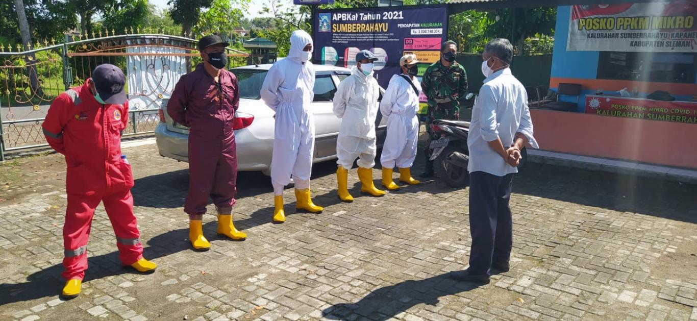 Penyemprotan Desinfektan dan Fooging oleh TRC Kalurahan Sumberrahayu