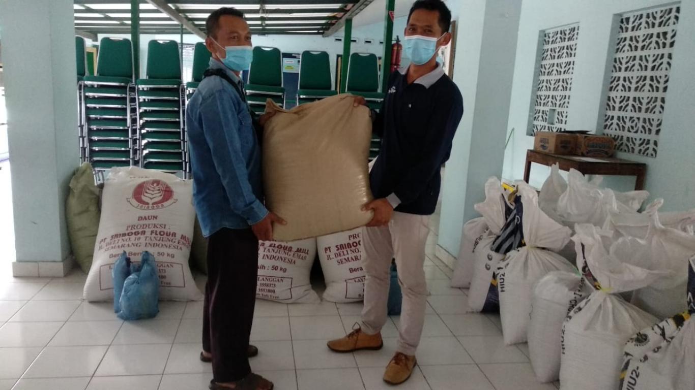 PEMBERIAN BANTUAN BAGI KELOMPOK PETERNAKAN, PERTANIAN DAN PERIKANAN