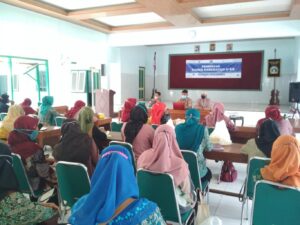 PEMBINAAN KADER KESEHATAN DAN KELUARAGA BERENCANA DI KALURAHAN SUMBERRAHAYU