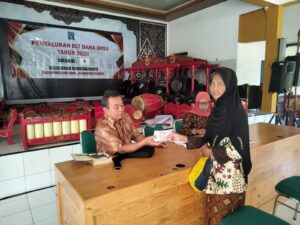 Penyaluran Bantuan Langsung Desa Tahap Ke 8 Tahun 2025 di Kalurahan Sumberrahayu